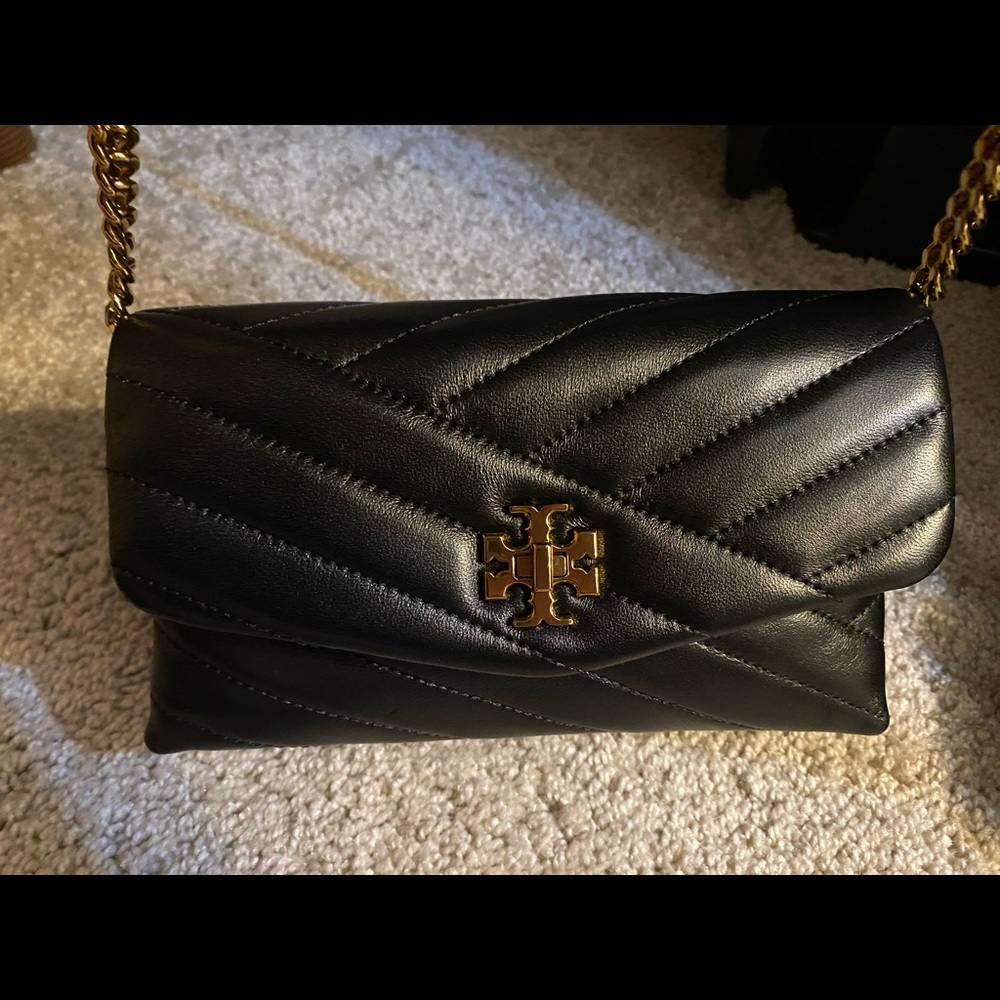 BNWT Kira Chevron chain wallet